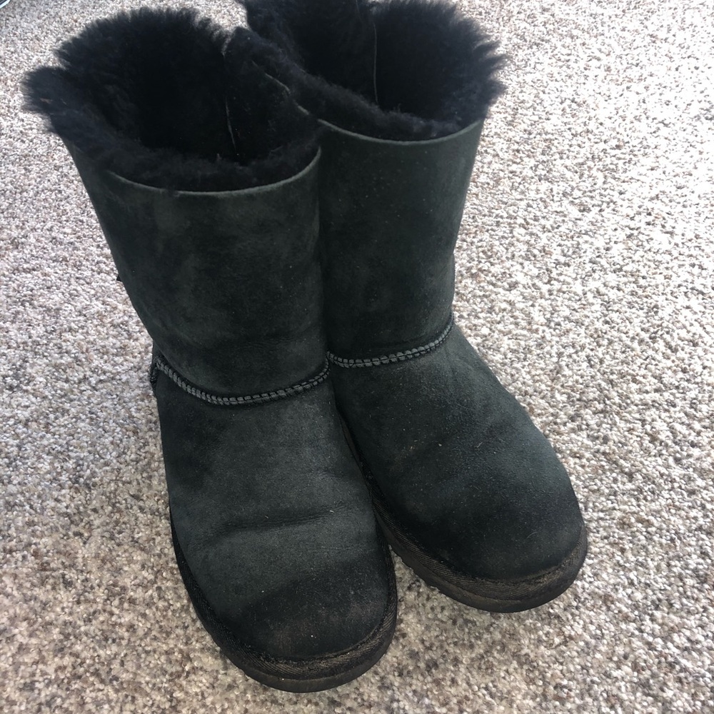 black bailey bow uggs